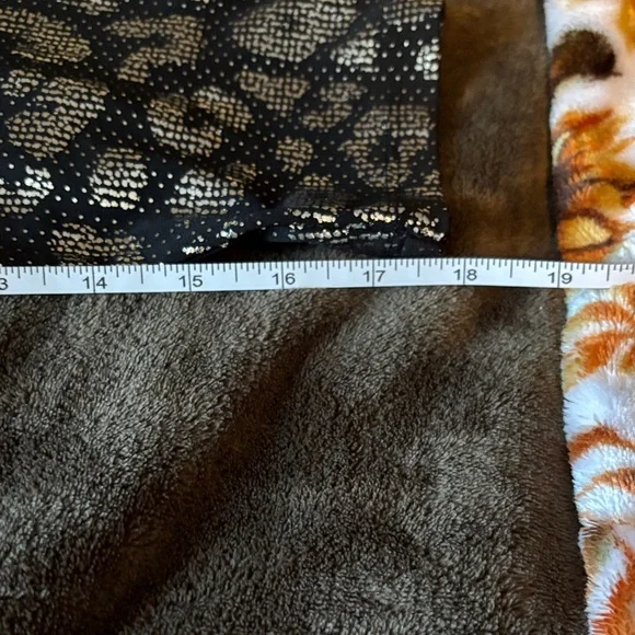 Michael Kors Black and Silver Patterned Blouse with cold shoulder 2x - Picture 7 of 9